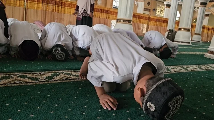 Salat Duha Jadi Rutinitas Pagi Siswa SD IT Al-Fath di Sabang