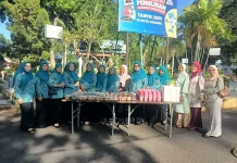 PKK, BKMT dan Dekranasda Sabang Berbagi Ratusan Takjil di Bulan Ramadan