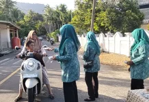 TP PKK Gampong Jaboi Bagikan Ratusan Paket Takjil ke Warga