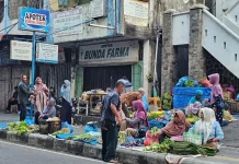 Warga Sabang Berburu Kebutuhan Meugang di Pasar Tumpah