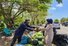 Pedagang Buah di Sabang Raup Untung Jutaan Rupiah di Akhir Ramadan