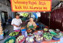 Rujak Aceh di Kilometer Nol Laris Manis Diserbu Wisatawan