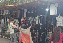 Pedagang Baju dan Souvenir di Tugu KM 0 Sabang Raup Omzet Puluhan Juta