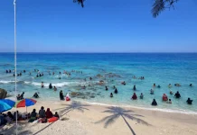 Wisata Pantai Sumur Tiga Ramai Dikunjungi saat Akhir Pekan