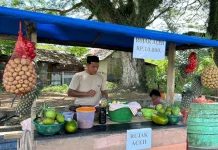 Long Weekend di Sabang, Penjual Rujak di Sabang Panen Rezeki