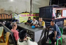 Kuta Timu Tertibkan Tempat Usaha di Kawasan Jembatan Kaca