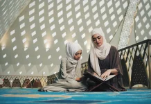 Bukan Cuma Soal Karier, Ini Arti Ibu Cerdas yang Sebenarnya