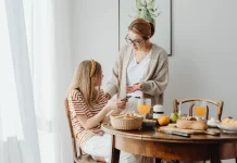 Bukan Privasi Total, Ini Alasan Orang Tua Wajib Pantau Gawai Anak