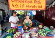 Libur Panjang, Omzet Penjual Rujak Khas Sabang Naik Dua Kali Lipat