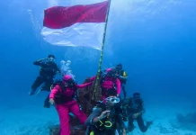 Merah Putih Berkibar di Bawah Laut Pulau Rubiah Sabang