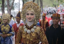 Pakaian Adat Aceh Meriahkan Karnaval Kemerdekaan di Sabang