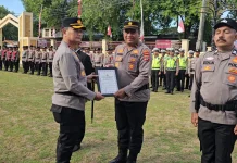 Kibarkan Merah Putih di Bawah Laut, Kapolsek Sukakarya Raih Penghargaan