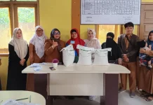 Ratusan Warga Gampong Bateshok Terima Bantuan Pangan