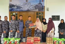 Bakti Sosial HUT TNI AL, Anak Yatim Terima Santunan