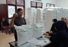 Gampong Balohan Salurkan Bantuan Beras untuk 544 KPM