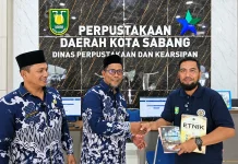 MTsN Sabang Hibahkan Tiga Buku ke Perpustakaan Daerah Kota Sabang