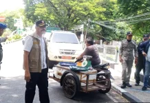 Satpol PP dan WH Tertibkan Lapak PKL