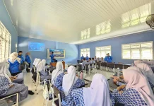 PPG UBBG Ajak Siswa SMA 2 Sabang Ikut Transplantasi Terumbu Karang