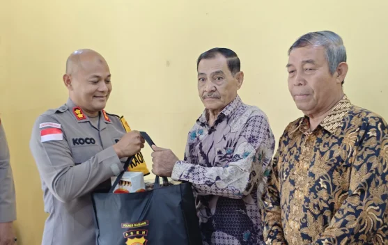 Menjelang Idul Fitri, Polres Sabang Bagikan Paket Lebaran