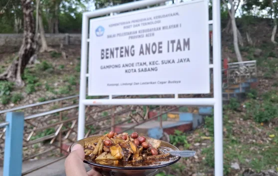 Rujak Khas Benteng Anoi Itam Diburu Wisatawan, Cita Rasa Unik Bikin Ketagihan