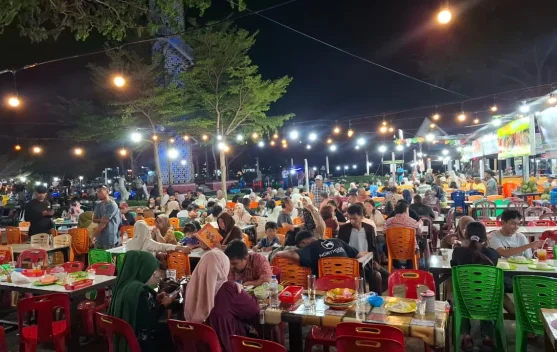 Pesona Tugu Menara Merah Putih Sabang Pikat Ratusan Wisatawan Akhir Pekan Ini