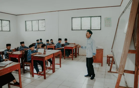 Trisula Pendidikan: Sinergi Keluarga, Sekolah, dan Lingkungan