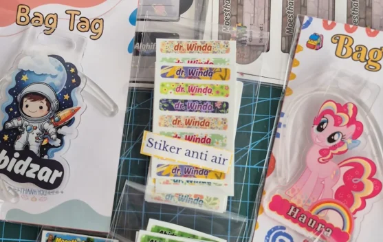 Stiker Nama dan Gantungan Tas, Peluang Usaha Kreatif Perlengkapan Sekolah