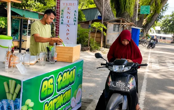 Cuaca Panas Tingkatkan Permintaan Minuman Dingin di Sabang