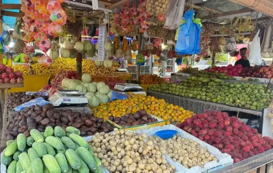 Pedagang Buah di Sabang Prediksi Penjualan Meningkat jelang Akhir Pekan
