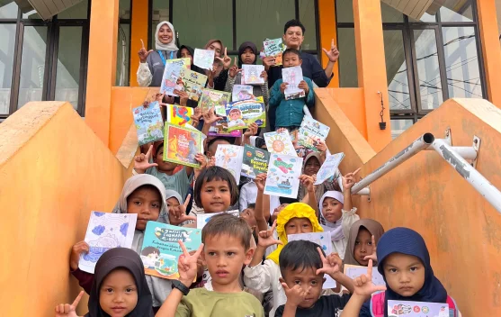 Belajar di Rumah Baca, Dholpen Community Ajak Generasi Muda Cinta Literasi