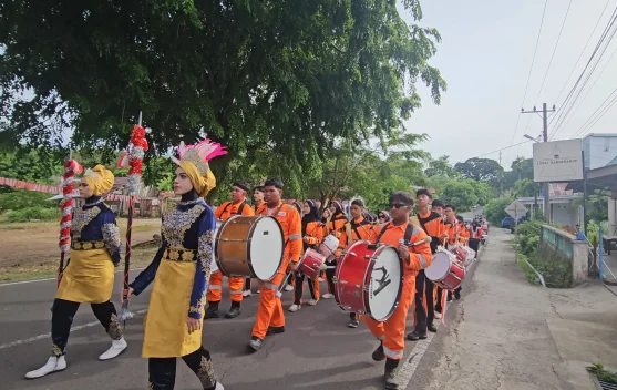 Drumband SMAN 1 Sabang Meriahkan Pawai TK dan PAUD
