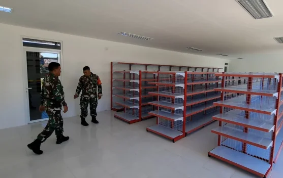 Rak Gerai 12 KDKMP Sabang Sudah Tersedia
