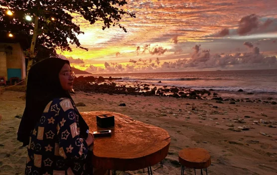 Pantai Kasih Jadi Pilihan Warga Nikmati Sore di Sabang