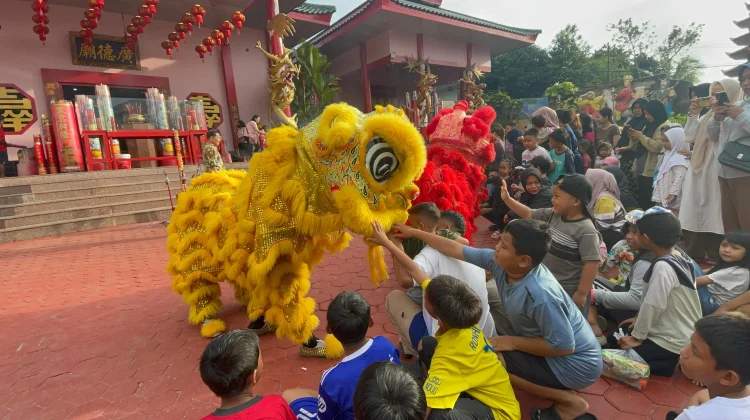 Atraksi Barongsai Kuda Api Pukau Ribuan Warga Balikpapan