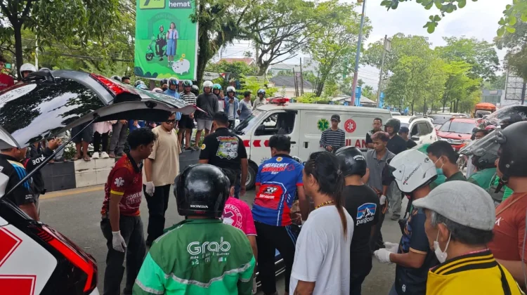 Motor Gagal Menyelip Truk Tangki, Ibu dan Anak Meninggal Dunia