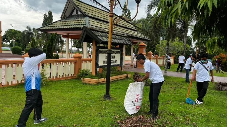 Rutan Tanah Grogot Sambut Ramadan dengan Membersihkan TMP