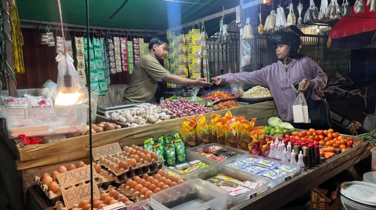 Berkah Ramadan, Belanja Malam di Pasar Segiri Kian Ramai