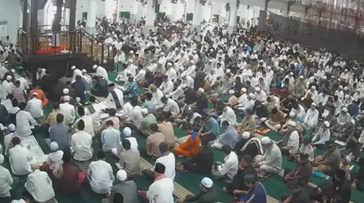 Masjid Raya Darussalam Samarinda Dipadati Jamaah pada Malam Kedua Tarawih