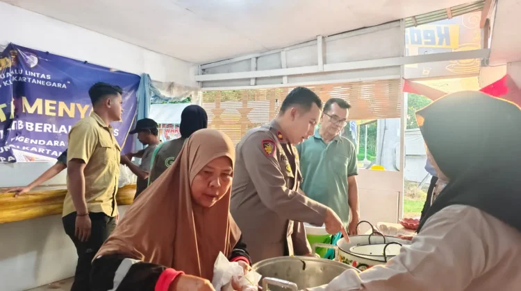 Warung Berkah Polres Kukar Hadir di Timbau, 200 Warga Ikuti Buka Puasa Bersama