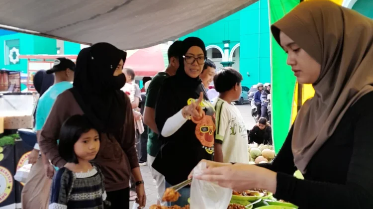 Cuaca Cerah Pedagang Takjil Banjir Pembeli Ramadan