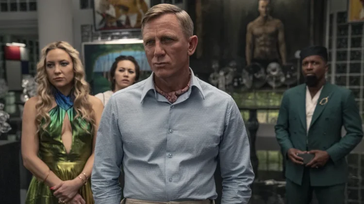Resensi Film: Misteri Detektif Benoit Blanc dalam 'GLASS ONION'