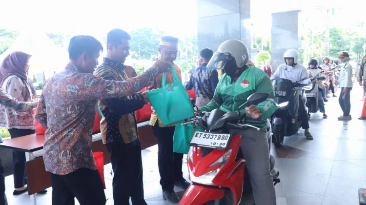 Gebyar Ramadan Kaltim Bagikan Seribu Takjil