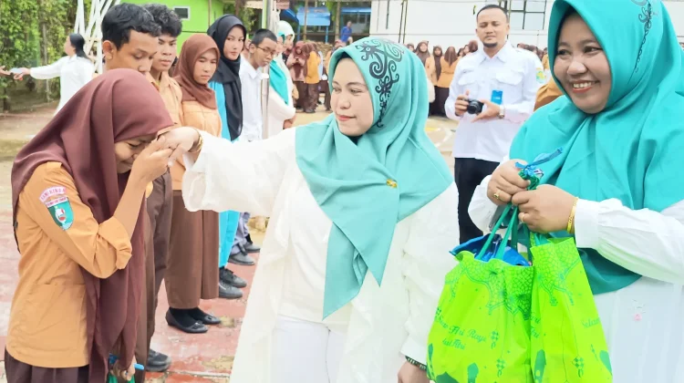 SMKN 3 Samarinda Tanamkan Empati lewat Bakti Sosial