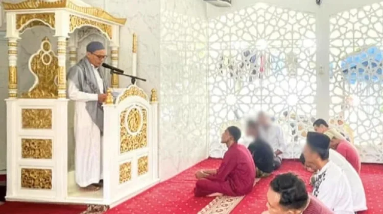Warga Binaan Rutan Balikpapan Khusyuk Salat Jumat
