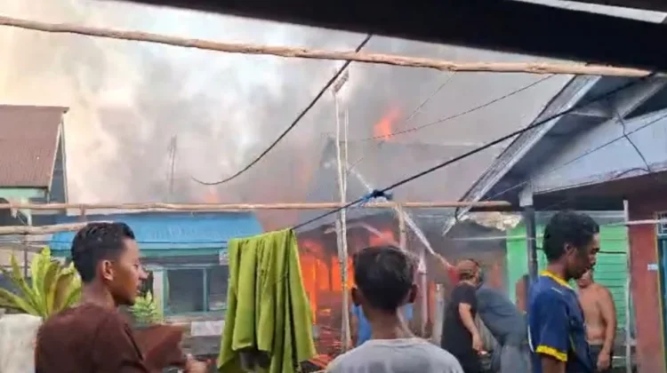 Api Melalap Permukiman Warga di Long Ikis Paser