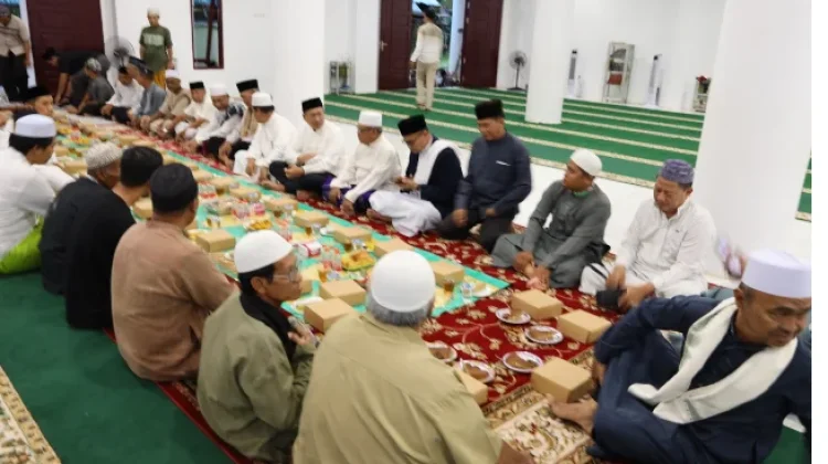 Pemkab Kukar Silaturahmi dan Buka Puasa bersama Pengurus Masjid Besar Daarul Muth
