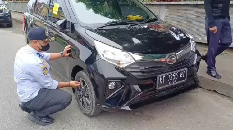 Parkir di Jalur Emergency Depan RSUD AWS, Tujuh Mobil Digembosi Dishub Samarinda