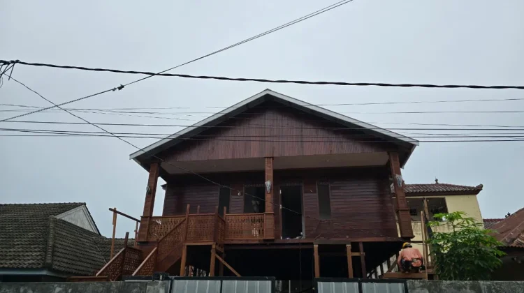Antrian Pembuatan Rumah Kayu Ulin Samarinda Capai Satu Tahun