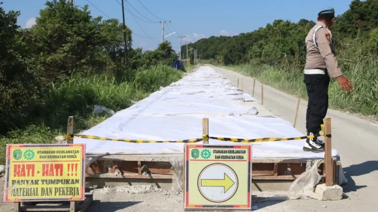 Pemkab Kukar Alokasikan Rp15 Miliar Perbaiki Jalan Rusak Kota Bangun–Kenohan