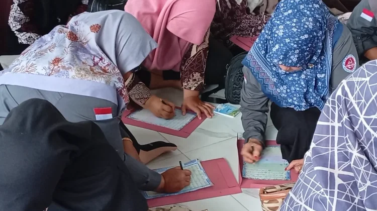 Peringati Nuzulul Quran, Ratusan Guru Sungai Pinang Tulis Ulang 30 Juz Al-Qur’an